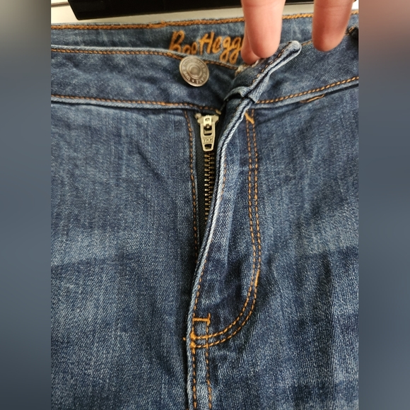 Bootlegger size 34 waist, 33 length dark wash mid rise skinny jeans - Picture 5 of 6